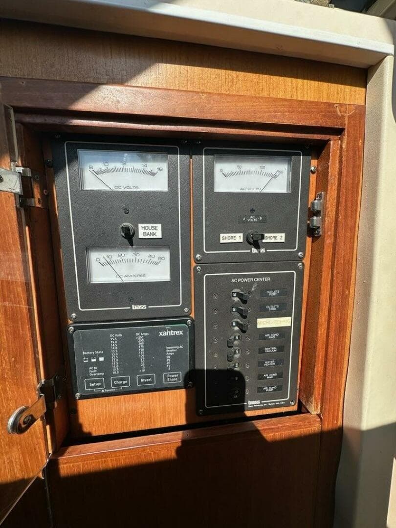 2002 True North 38 Heritage — photo 27