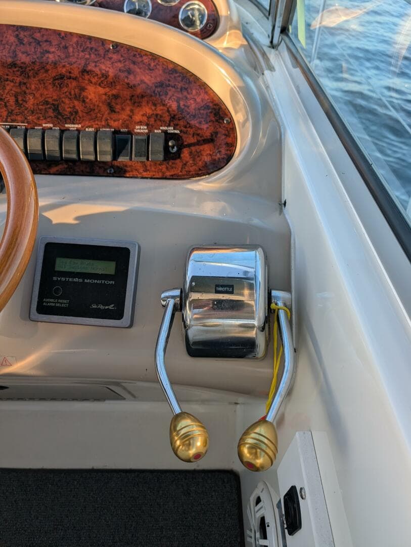 2000 Sea Ray 380 Sundancer — photo 32