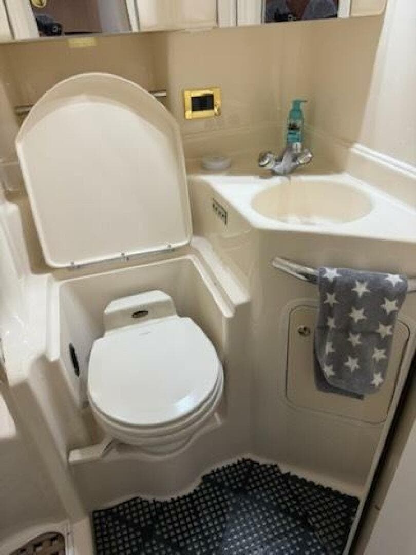 2000 Sea Ray 380 Sundancer — photo 41