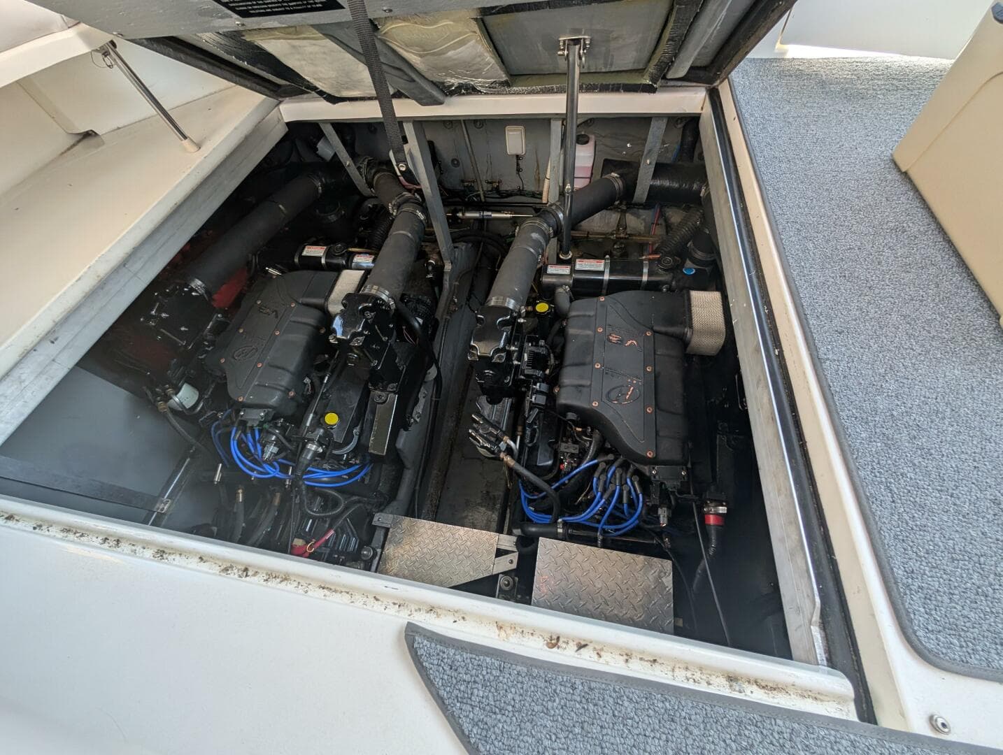 2000 Sea Ray 380 Sundancer — photo 44