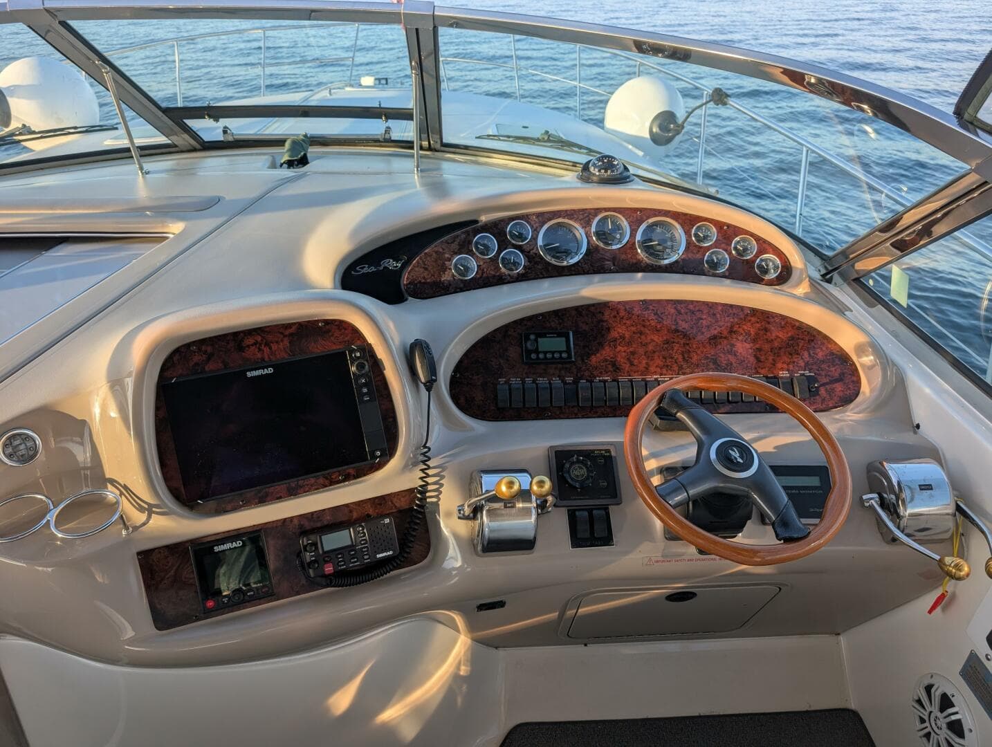 2000 Sea Ray 380 Sundancer — photo 27