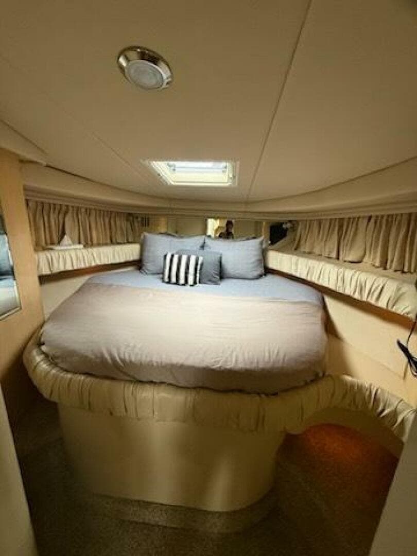 2000 Sea Ray 380 Sundancer — photo 40