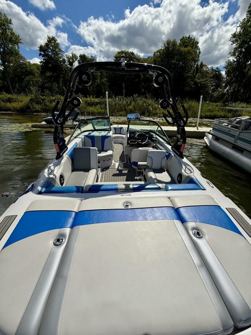 2010 Correct Craft Super Air Nautique — photo 2