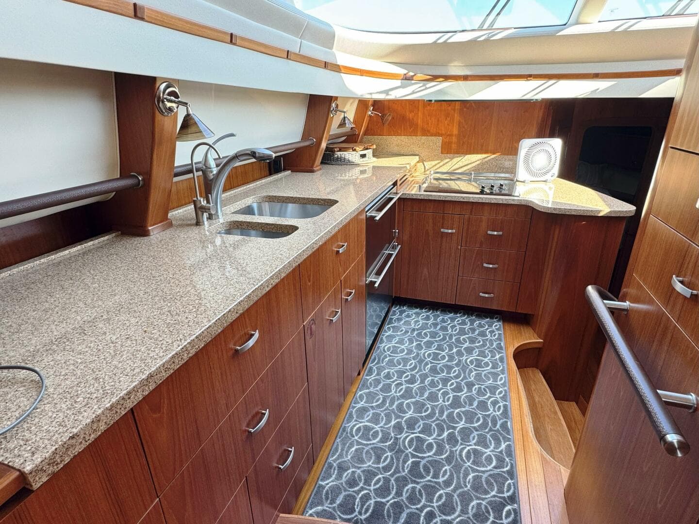 2014 Tiara Yachts 5800 Sovran — photo 34
