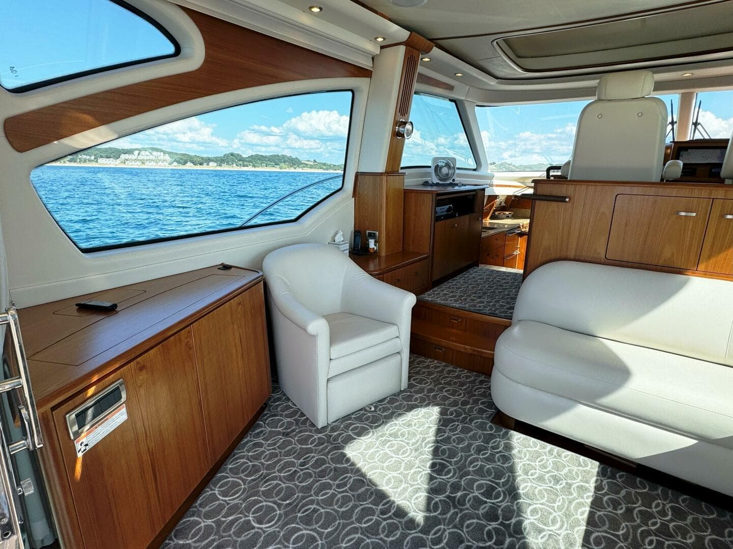 2014 Tiara Yachts 5800 Sovran — photo 20