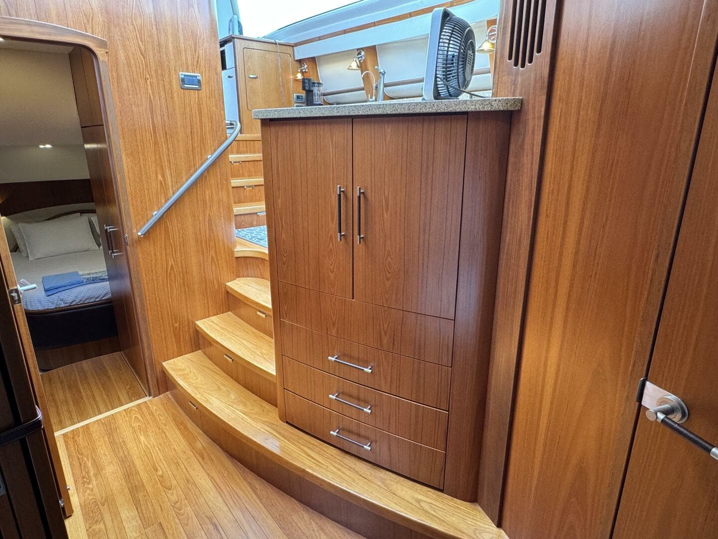 2014 Tiara Yachts 5800 Sovran — photo 38