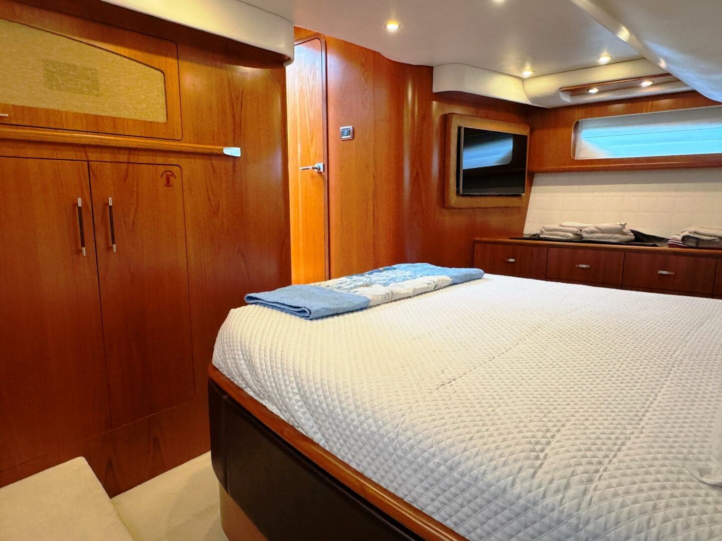 2014 Tiara Yachts 5800 Sovran — photo 42