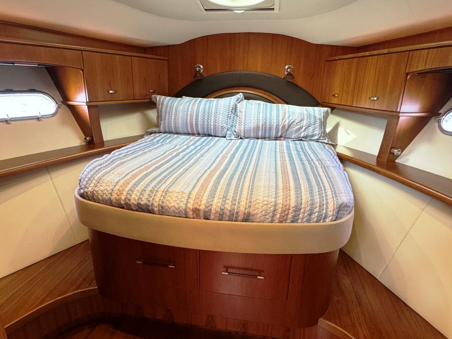 2014 Tiara Yachts 5800 Sovran — photo 46