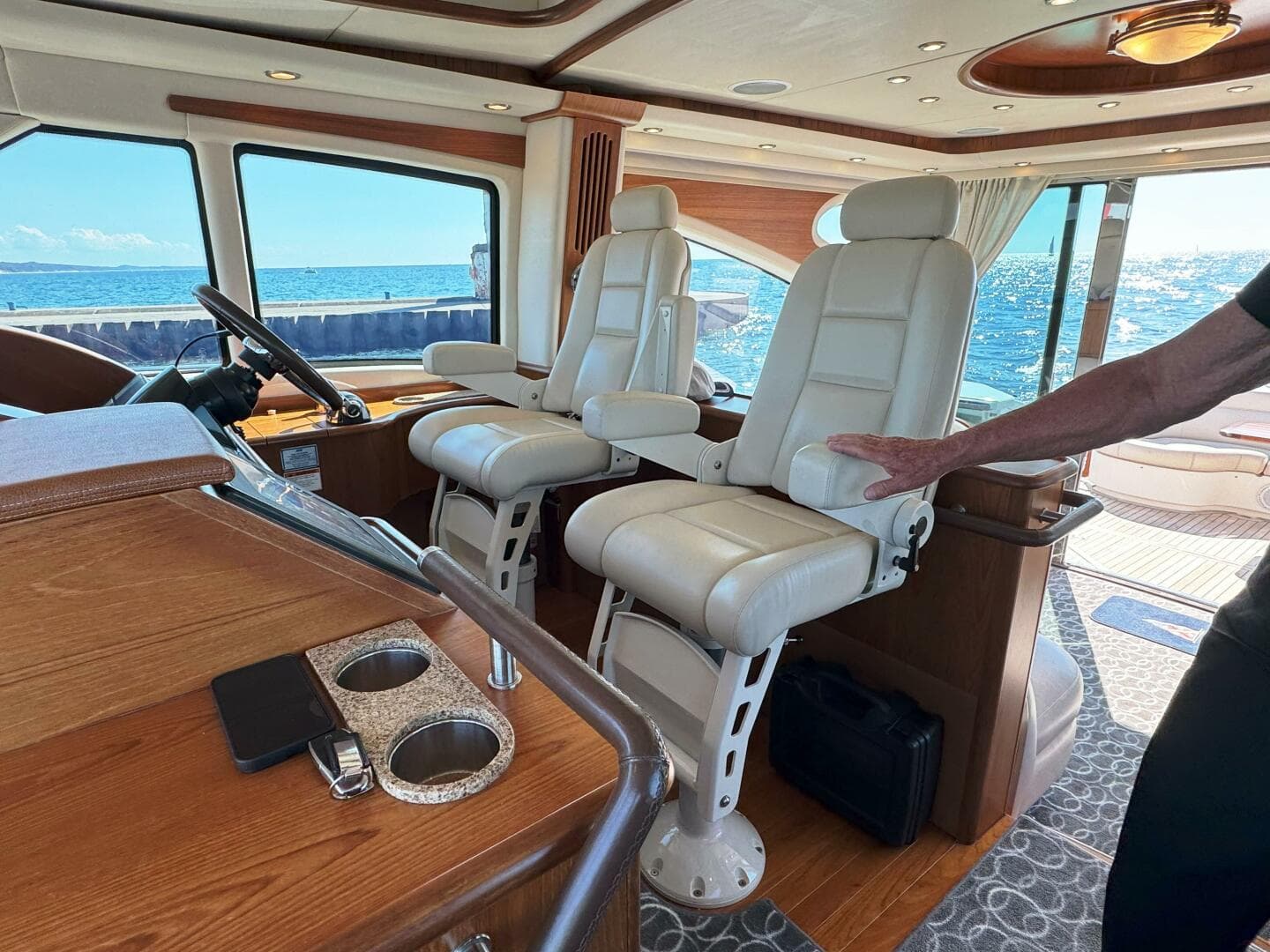 2014 Tiara Yachts 5800 Sovran — photo 25