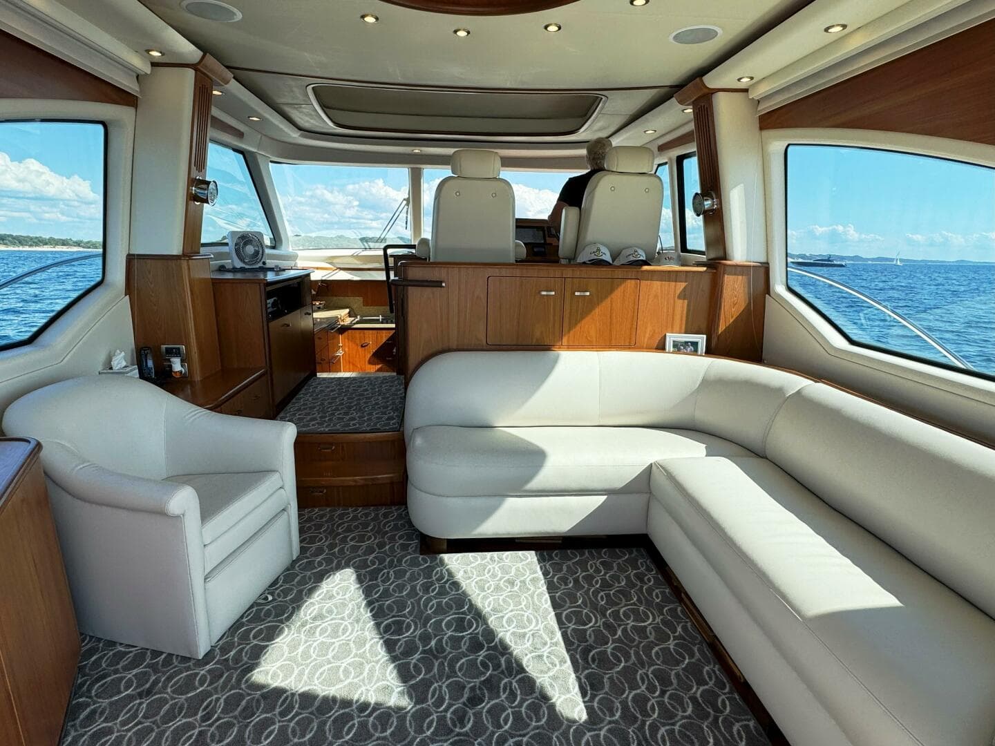 2014 Tiara Yachts 5800 Sovran — photo 19