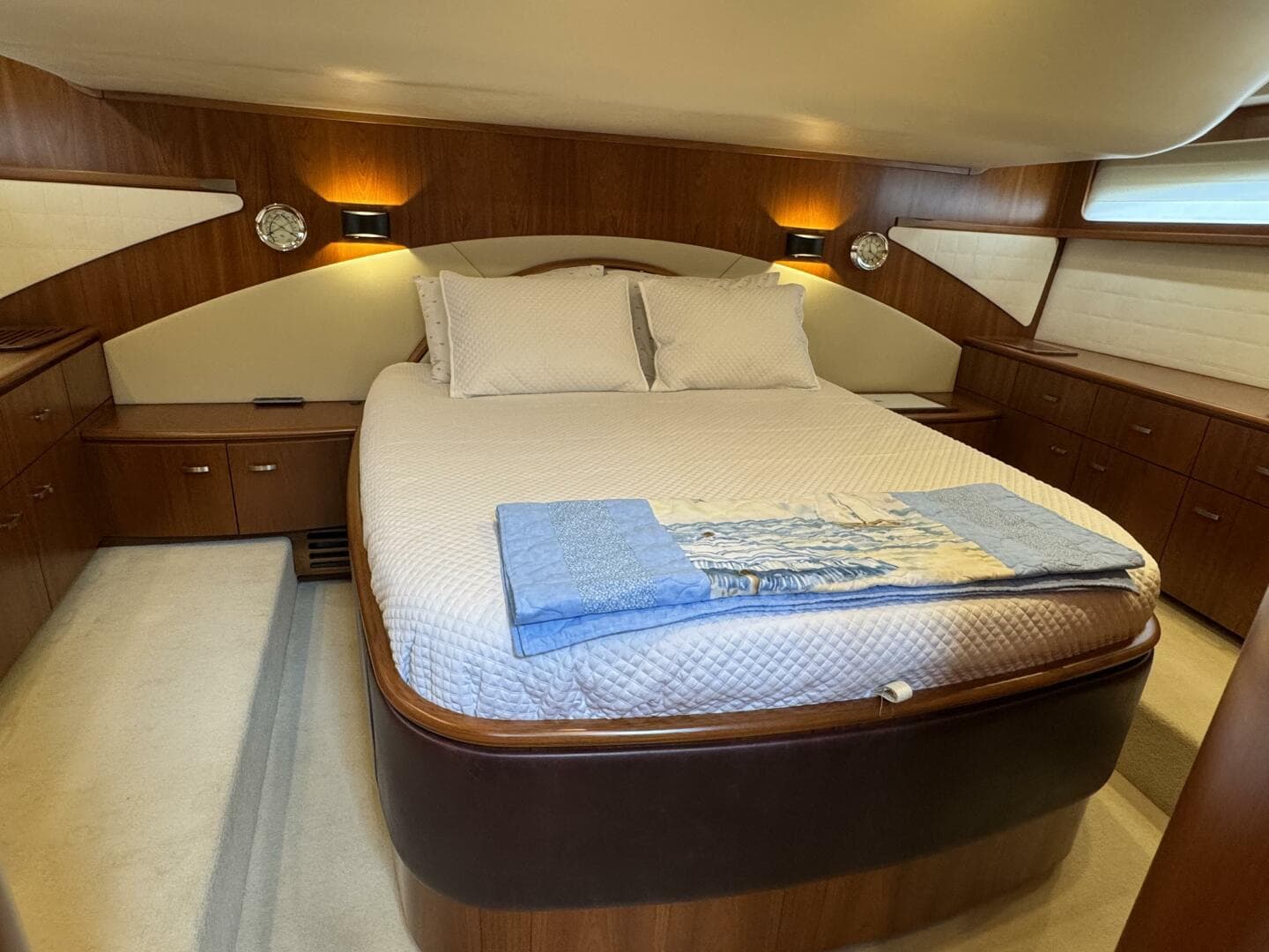 2014 Tiara Yachts 5800 Sovran — photo 40