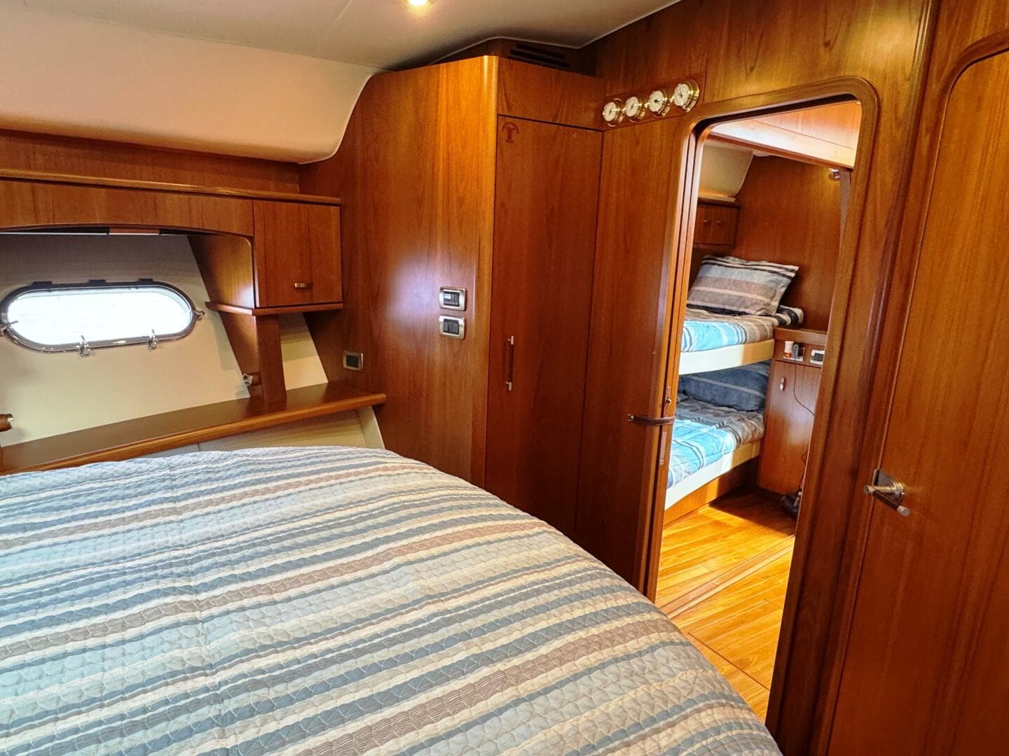 2014 Tiara Yachts 5800 Sovran — photo 48