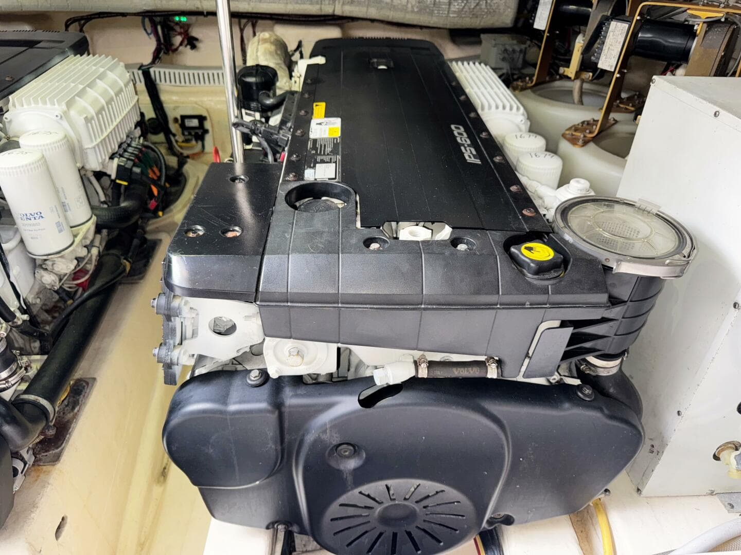 2014 Tiara Yachts 5800 Sovran — photo 57