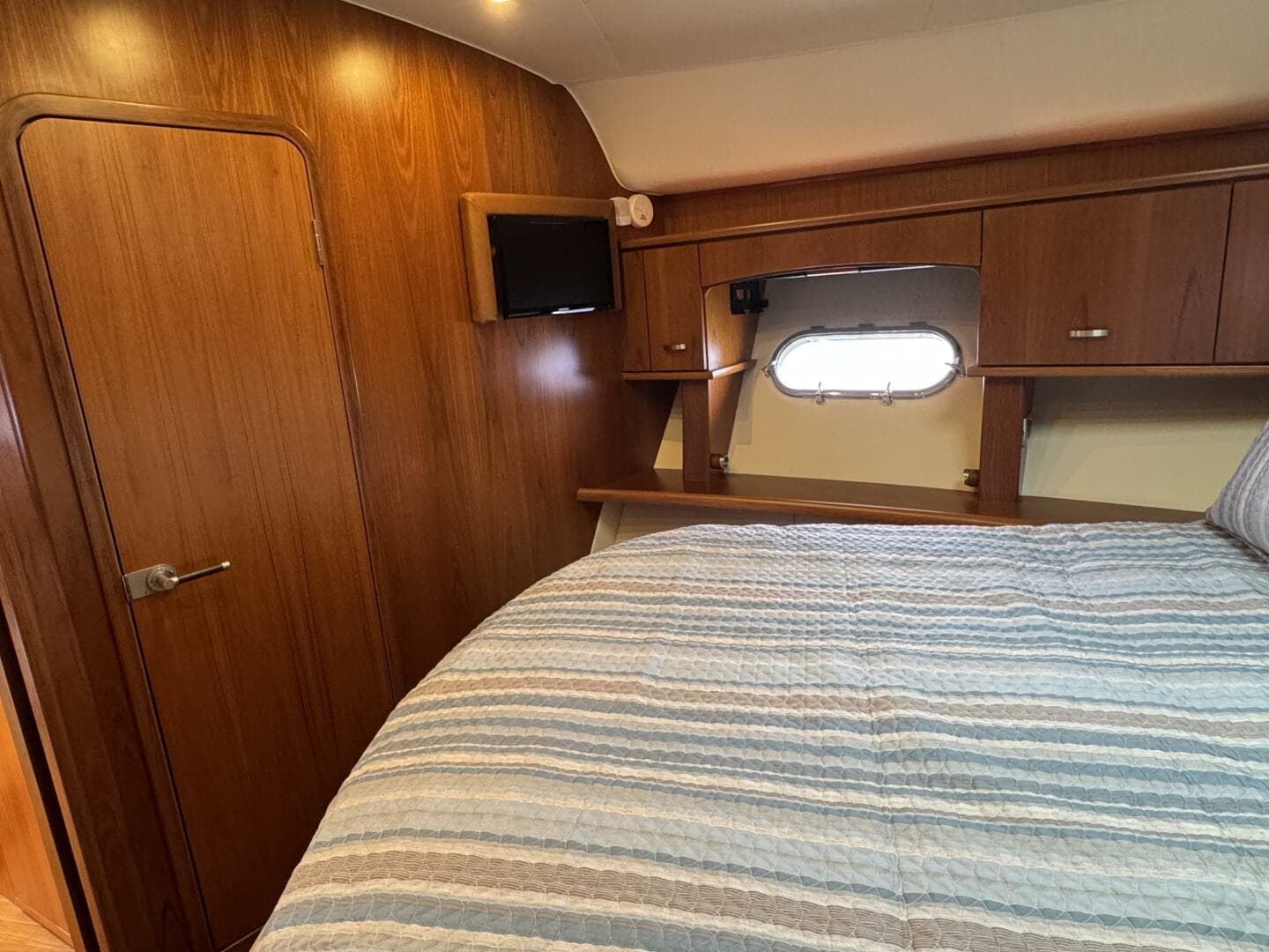 2014 Tiara Yachts 5800 Sovran — photo 47