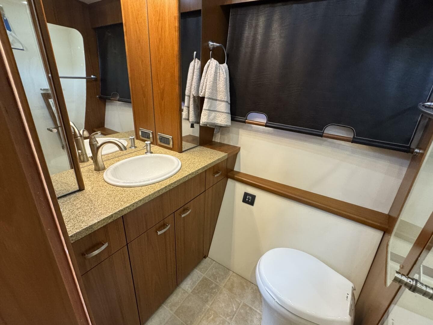 2014 Tiara Yachts 5800 Sovran — photo 43
