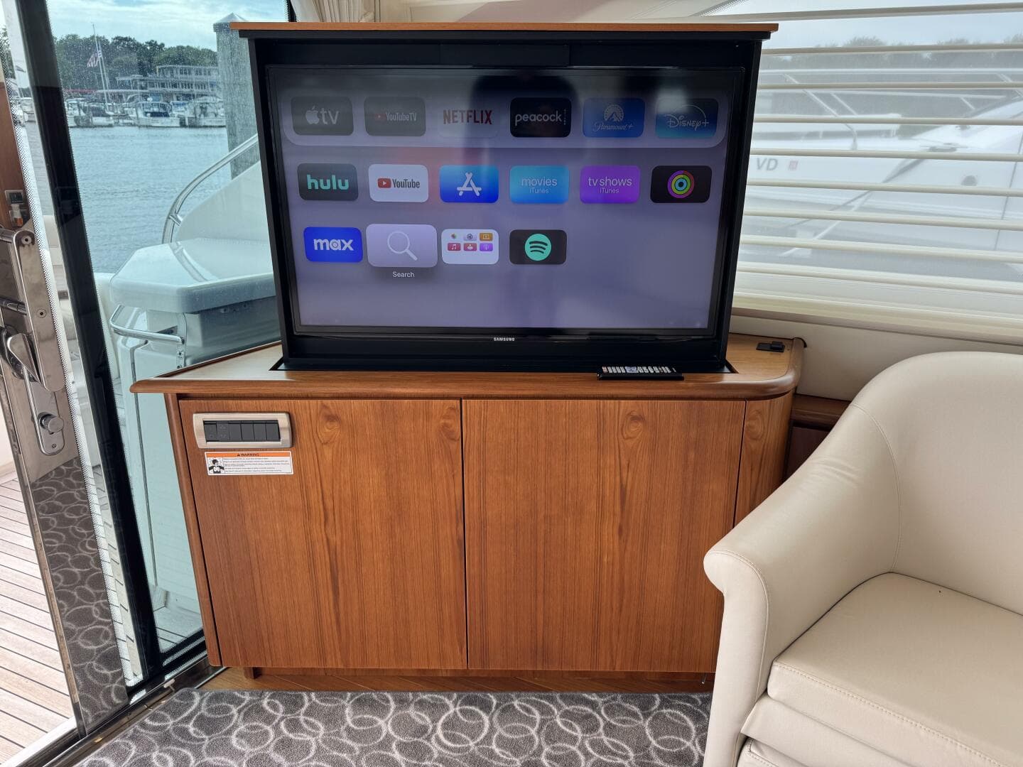 2014 Tiara Yachts 5800 Sovran — photo 21