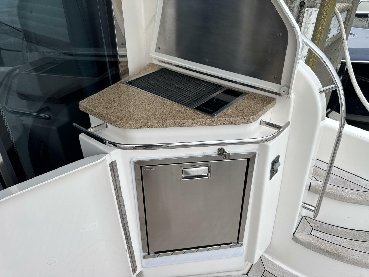 2014 Tiara Yachts 5800 Sovran — photo 16