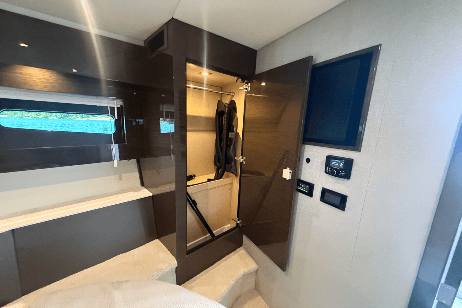 2020 Cruisers Yachts 50 Cantius — photo 58