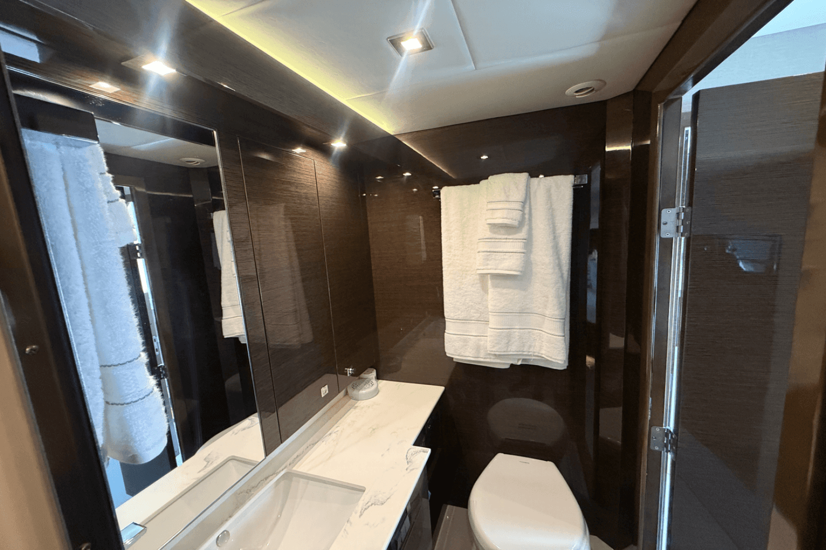 2020 Cruisers Yachts 50 Cantius — photo 81