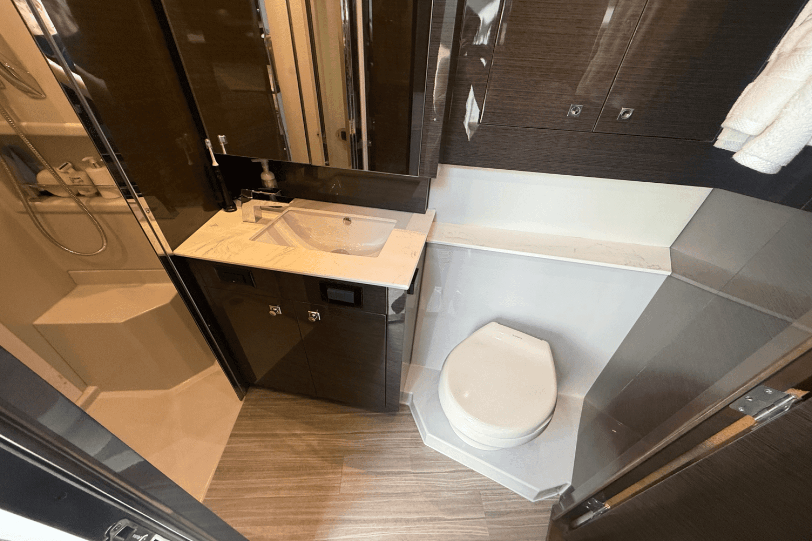 2020 Cruisers Yachts 50 Cantius — photo 60