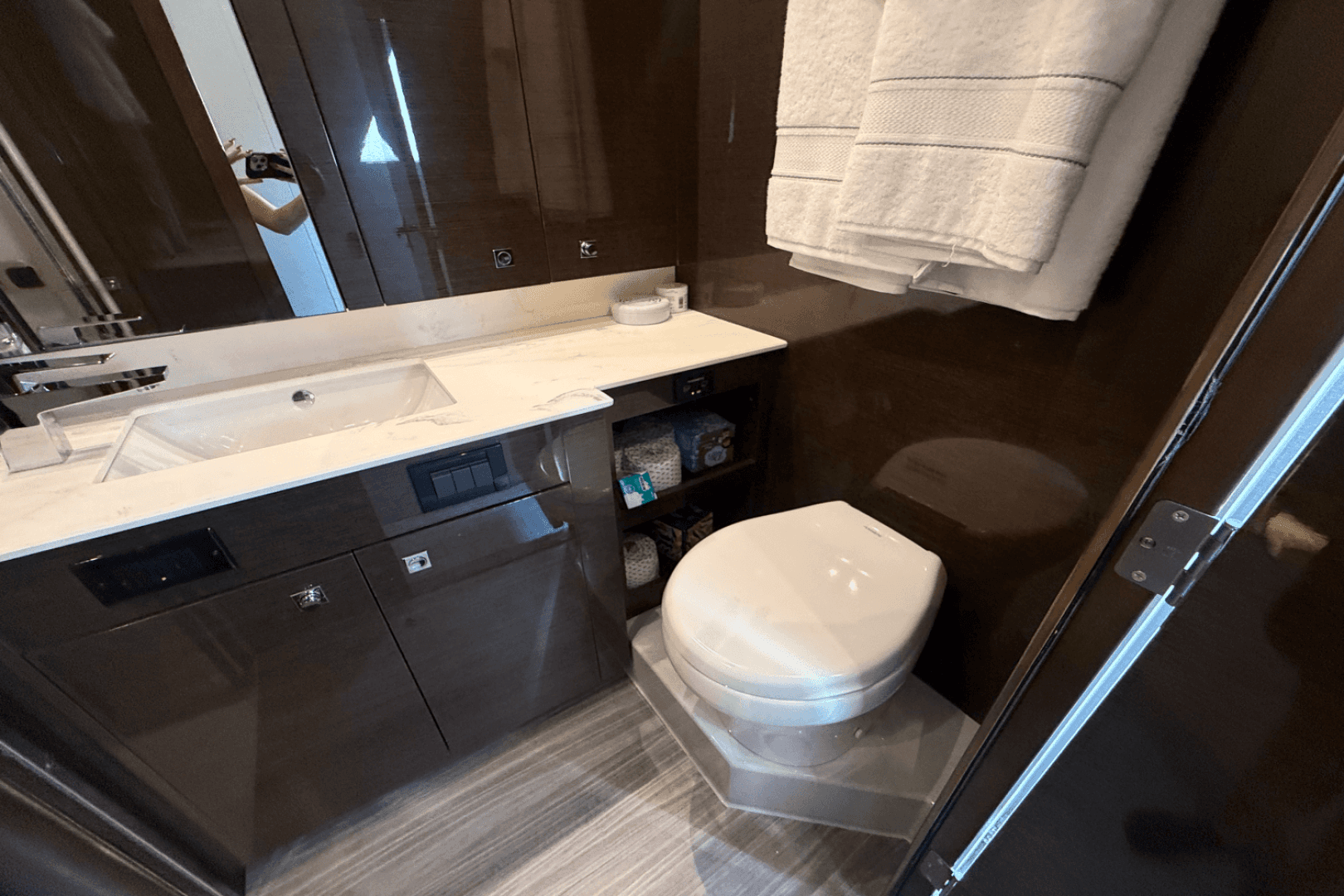 2020 Cruisers Yachts 50 Cantius — photo 76