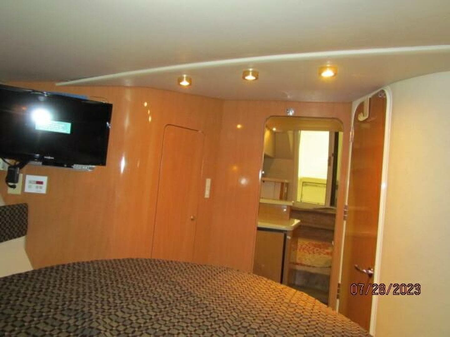 2001 Regal 3780 Commodore — photo 39