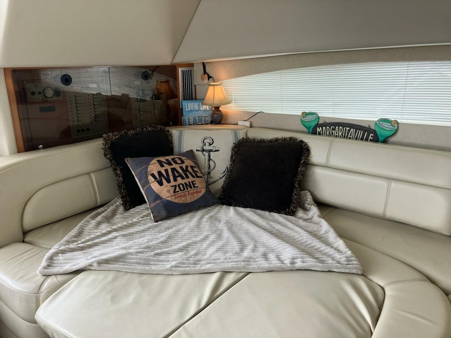 2001 Regal 3780 Commodore — photo 28