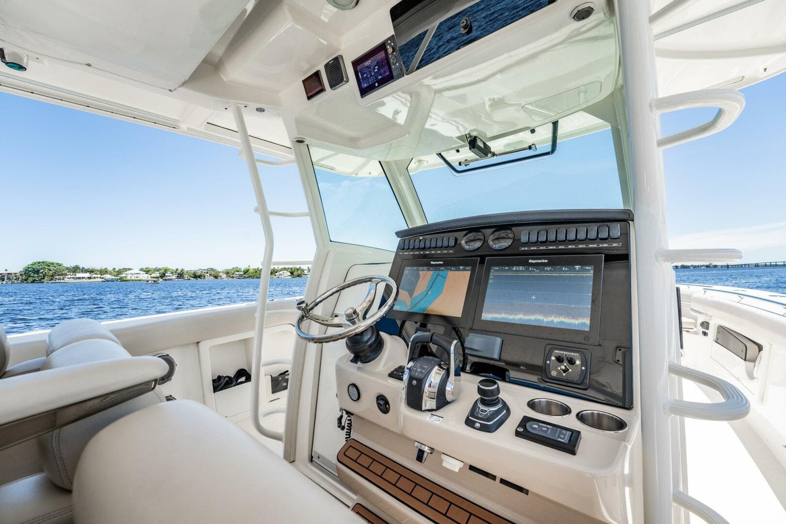 2018 Boston Whaler 380 Outrage — photo 26
