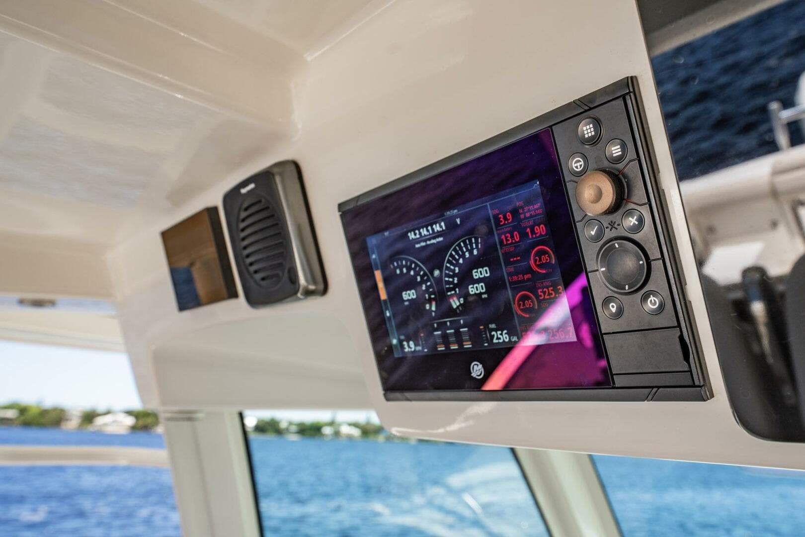 2018 Boston Whaler 380 Outrage — photo 31