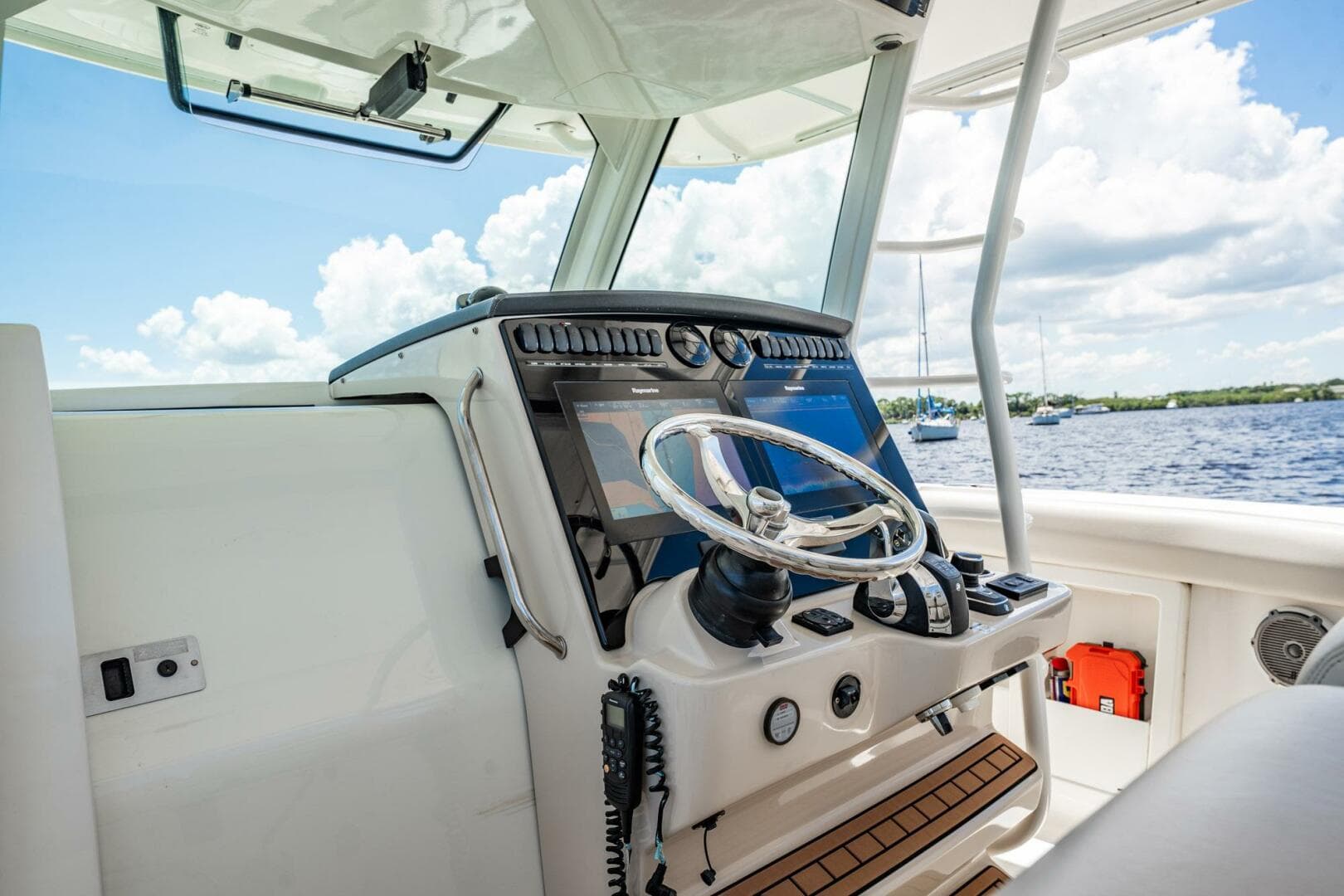 2018 Boston Whaler 380 Outrage — photo 24