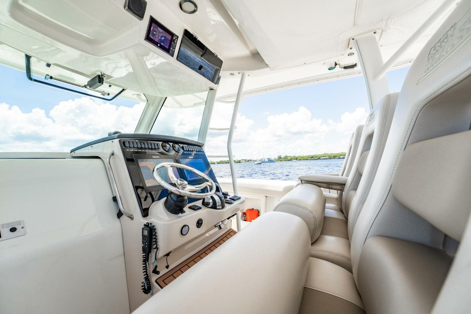 2018 Boston Whaler 380 Outrage — photo 30