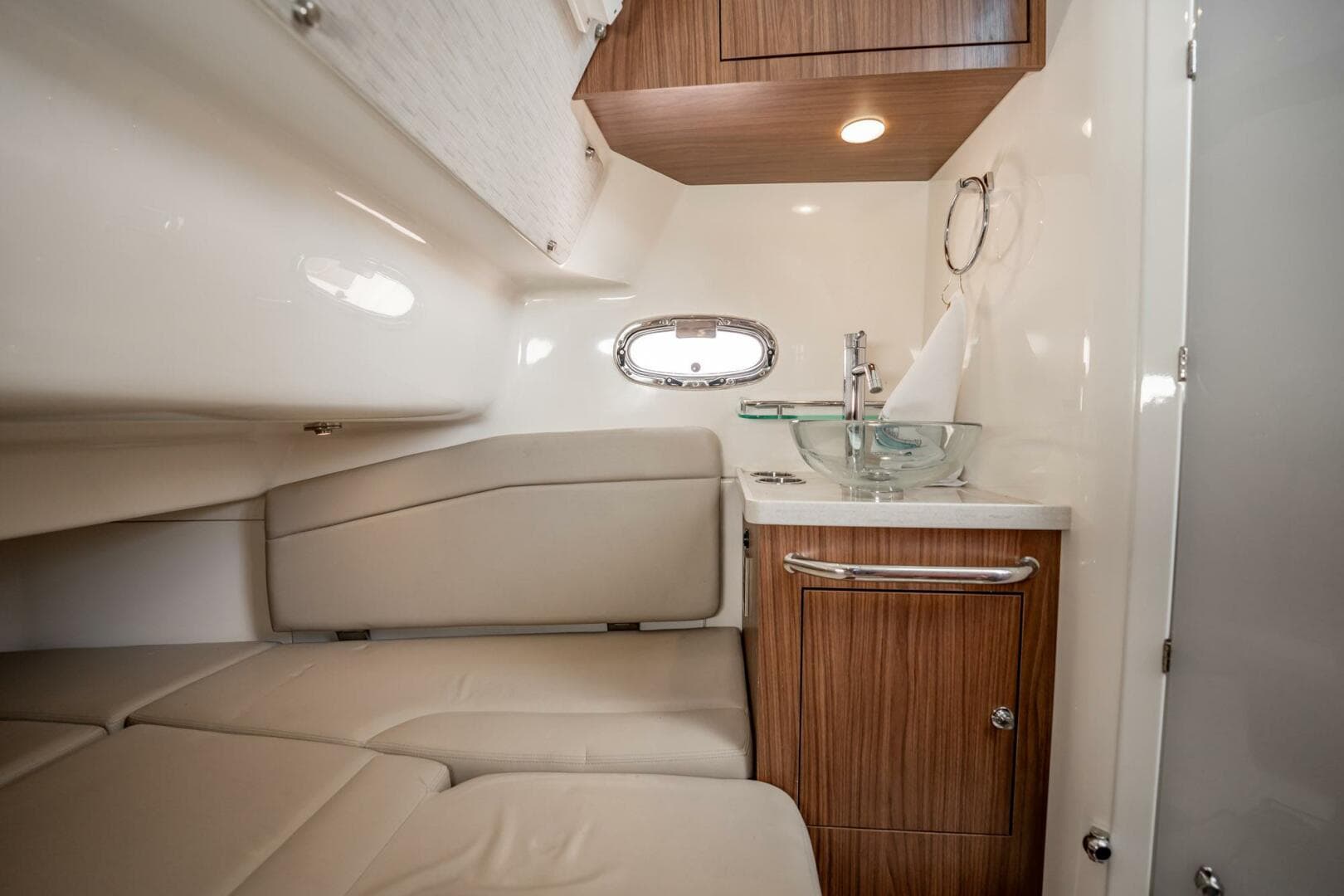 2018 Boston Whaler 380 Outrage — photo 19