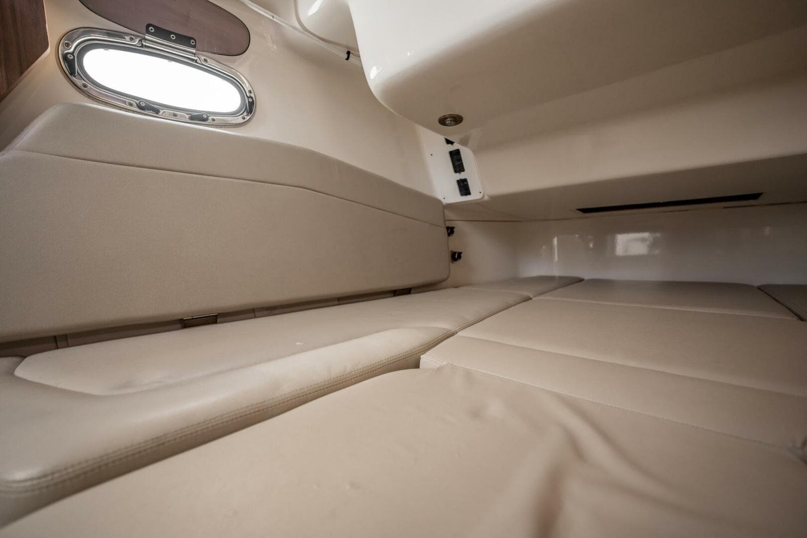 2018 Boston Whaler 380 Outrage — photo 22