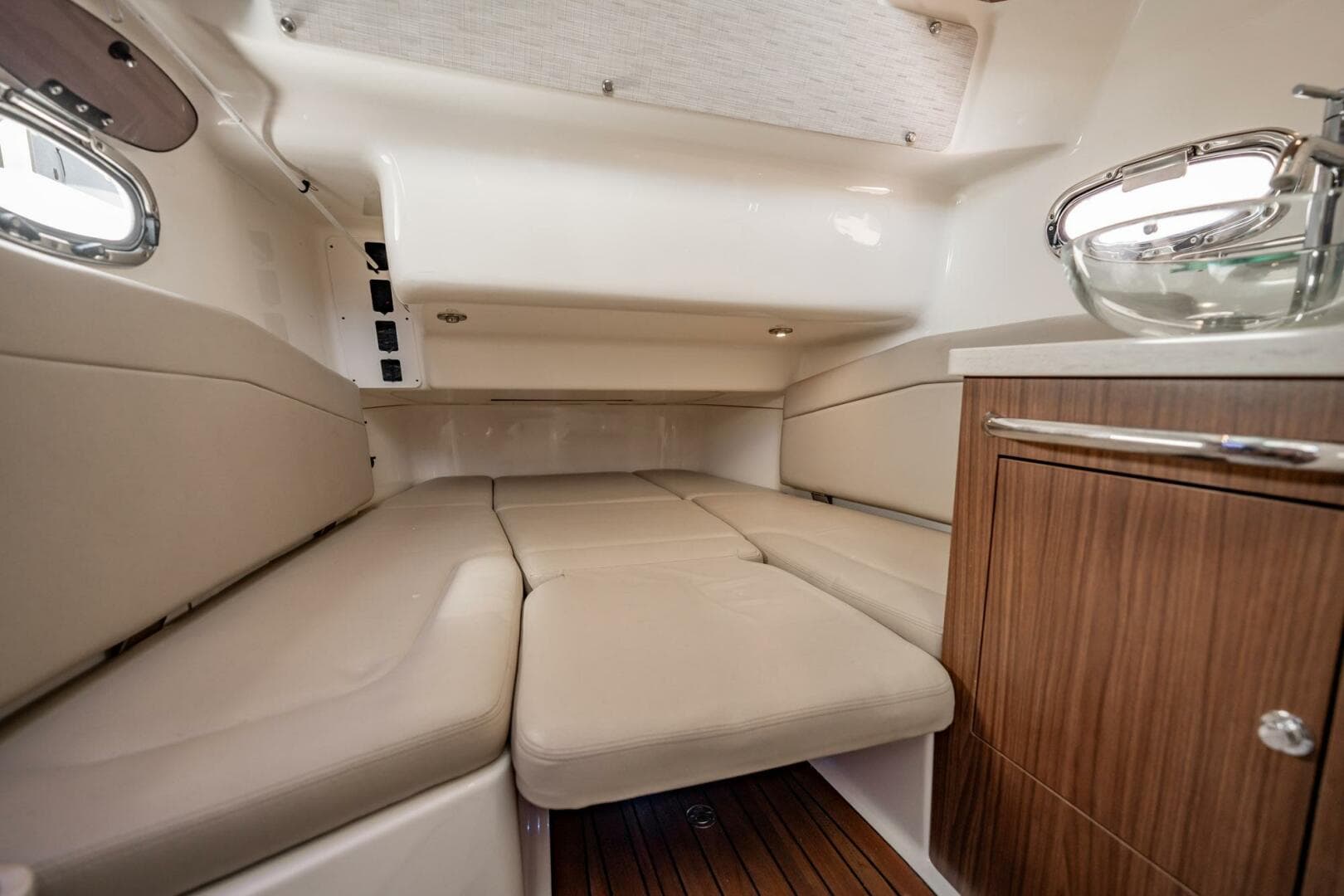 2018 Boston Whaler 380 Outrage — photo 18