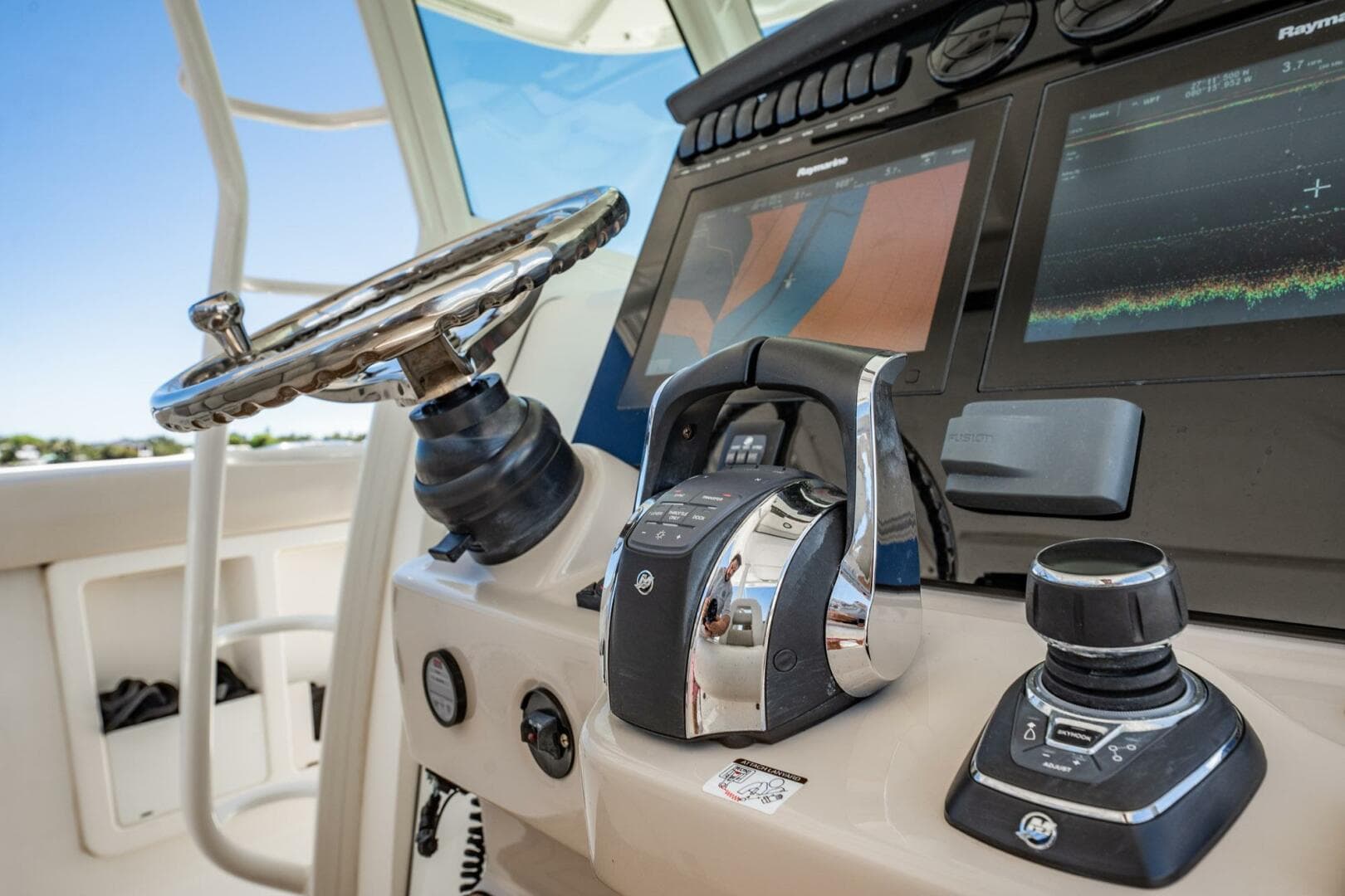 2018 Boston Whaler 380 Outrage — photo 28