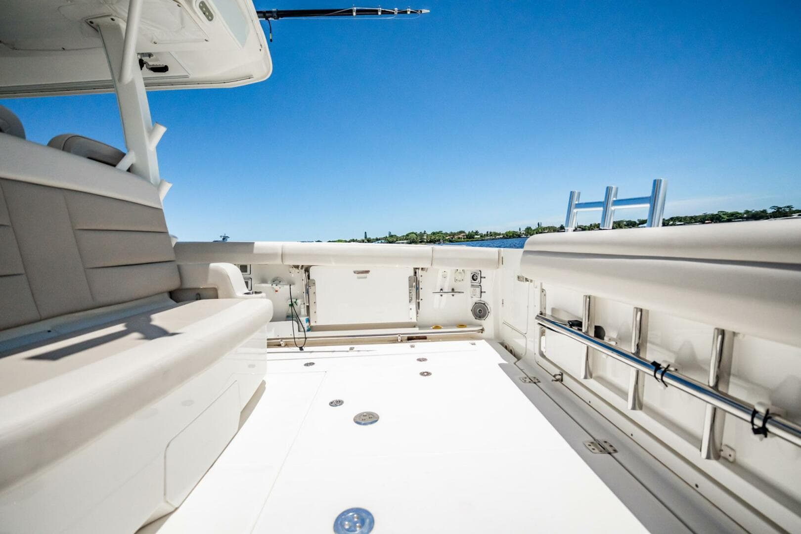 2018 Boston Whaler 380 Outrage — photo 35