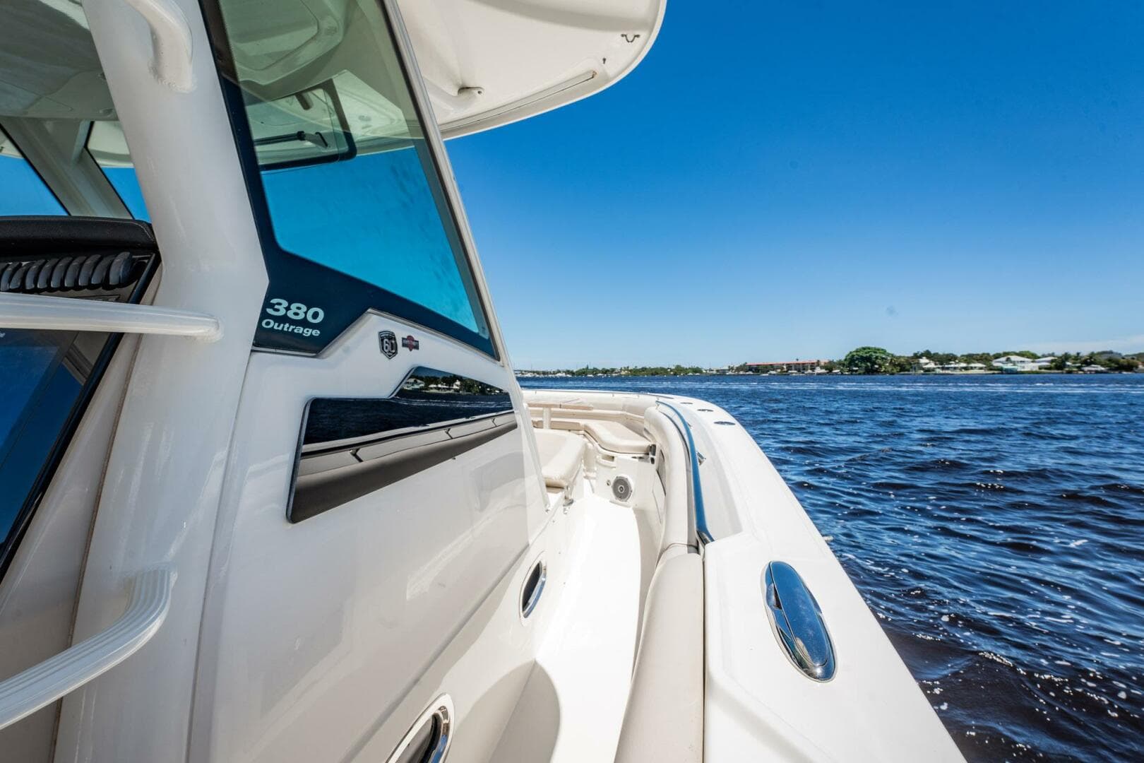 2018 Boston Whaler 380 Outrage — photo 13