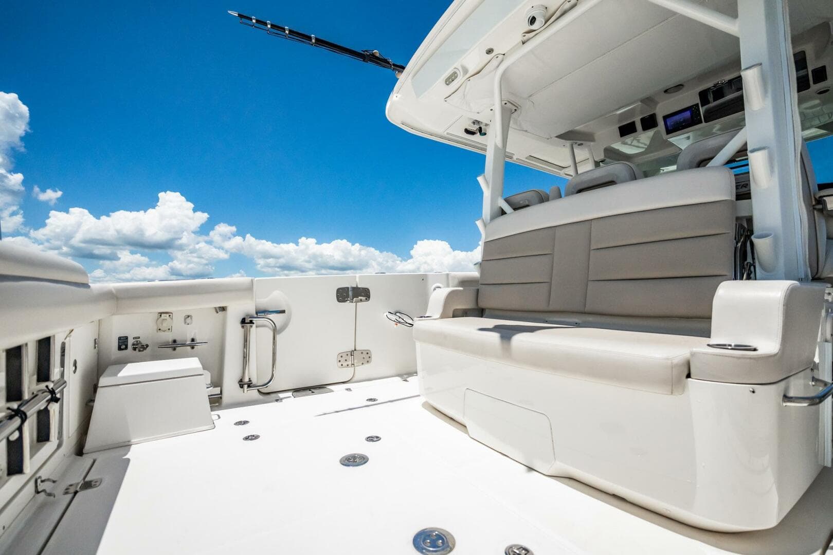 2018 Boston Whaler 380 Outrage — photo 37