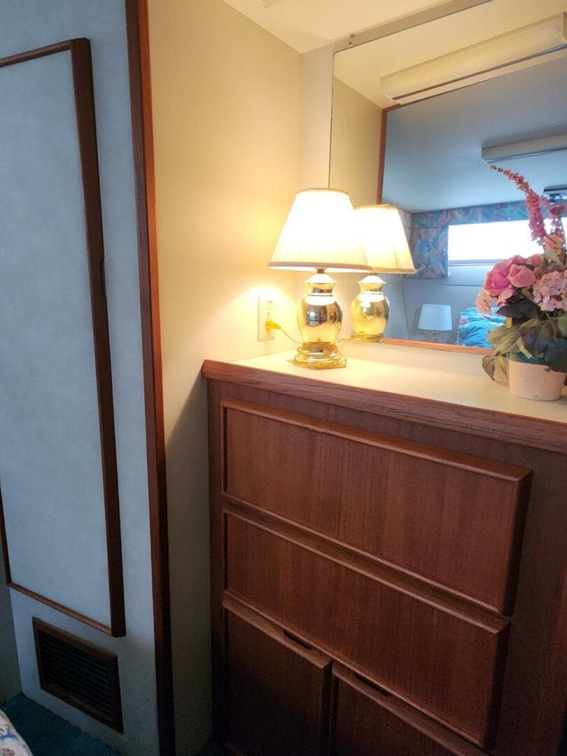 1987 Chris-Craft 362 Catalina — photo 25