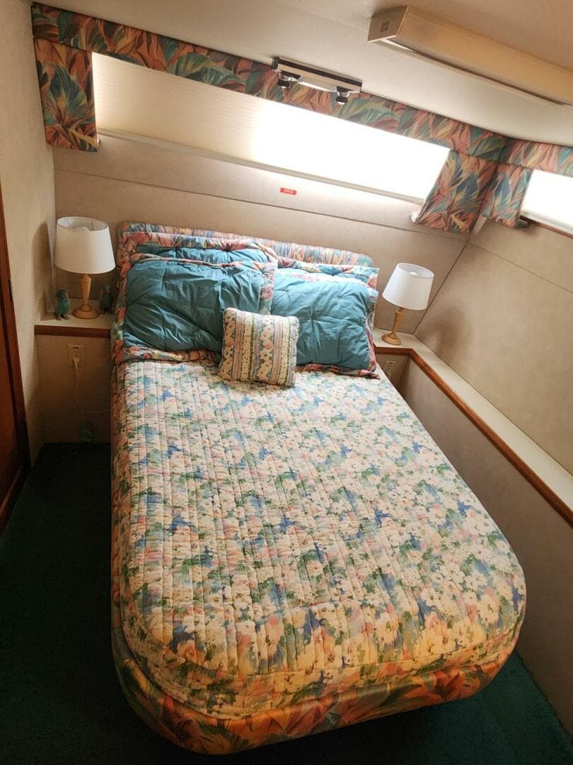 1987 Chris-Craft 362 Catalina — photo 17