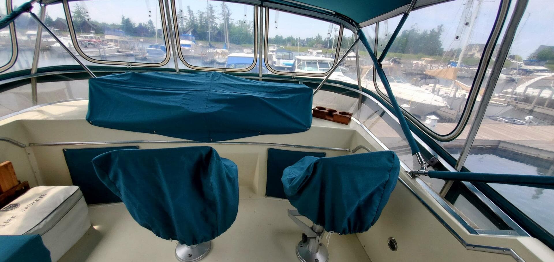 1987 Chris-Craft 362 Catalina — photo 4