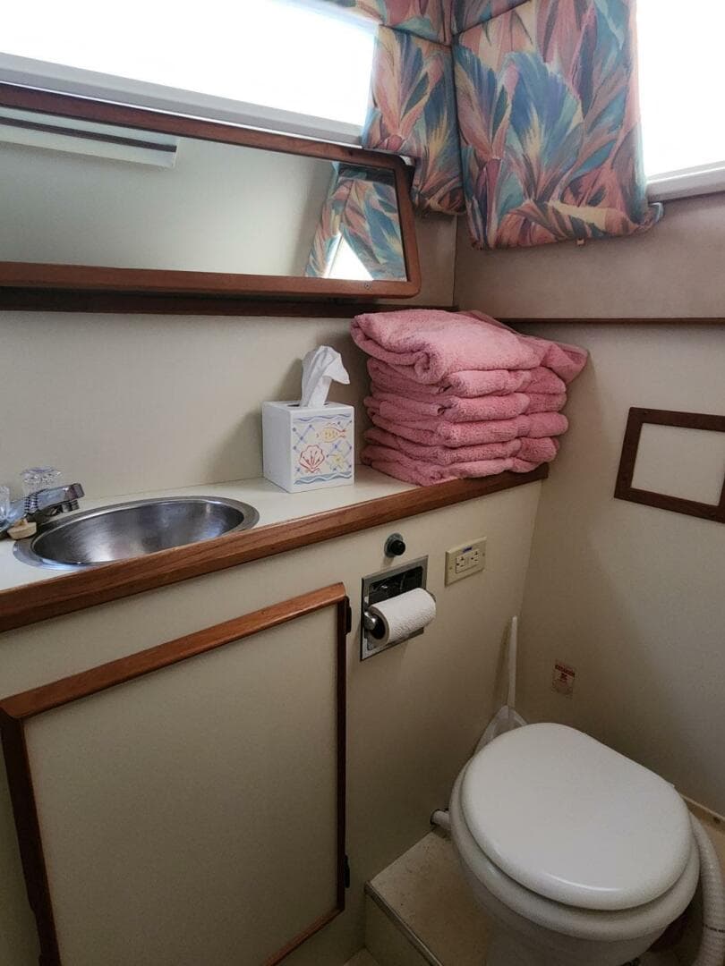 1987 Chris-Craft 362 Catalina — photo 23