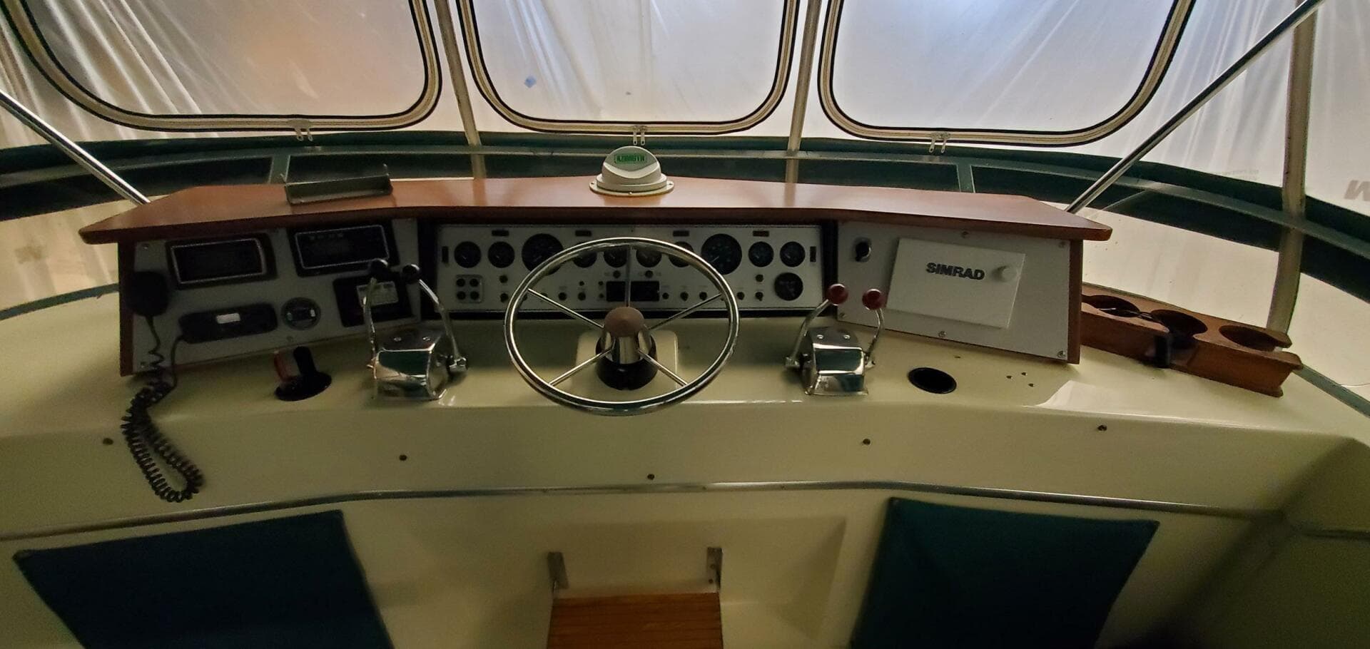 1987 Chris-Craft 362 Catalina — photo 5