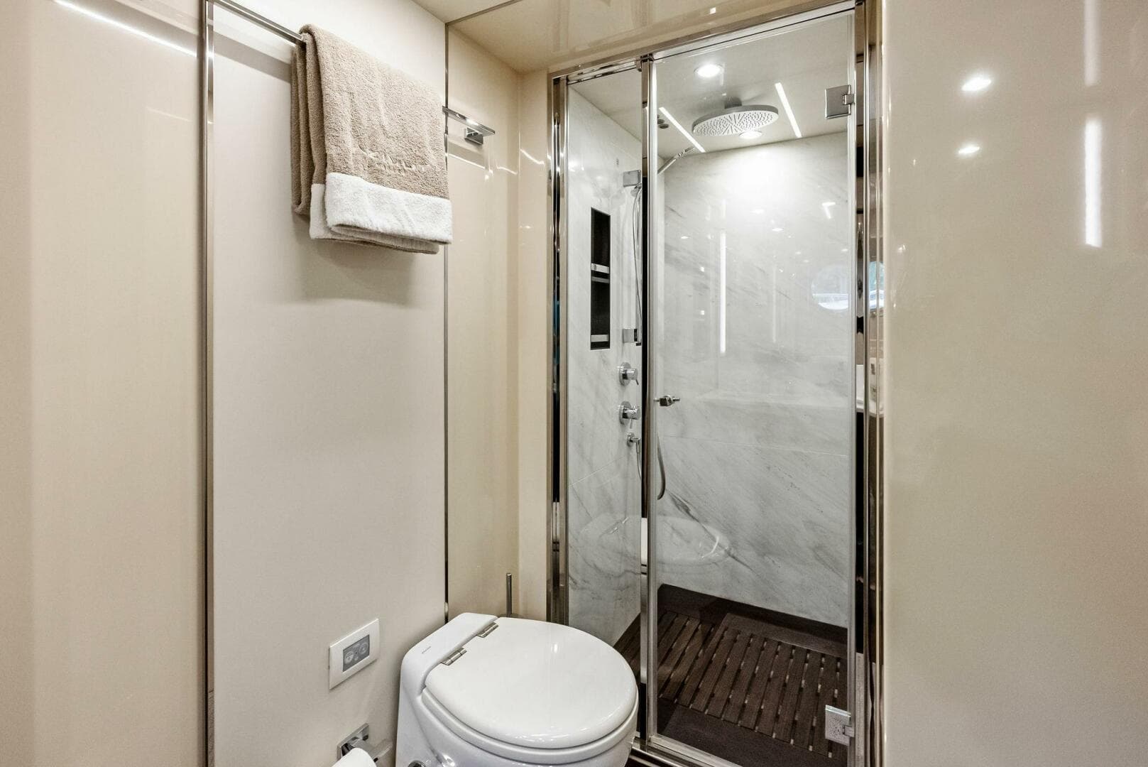 2017 Azimut 72 Flybridge — photo 45