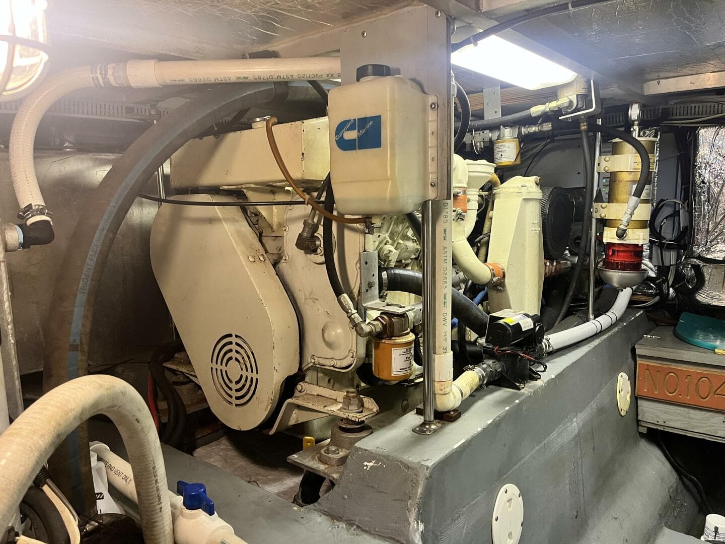 1995 Carver 440 Aft Cabin — photo 71