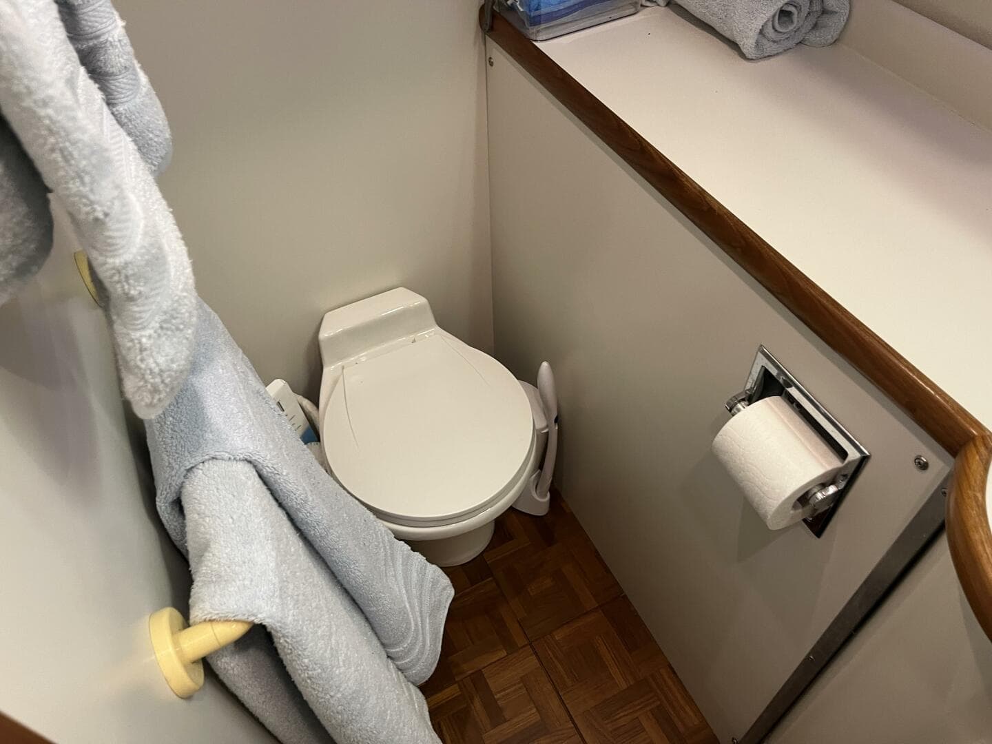 1995 Carver 440 Aft Cabin — photo 41