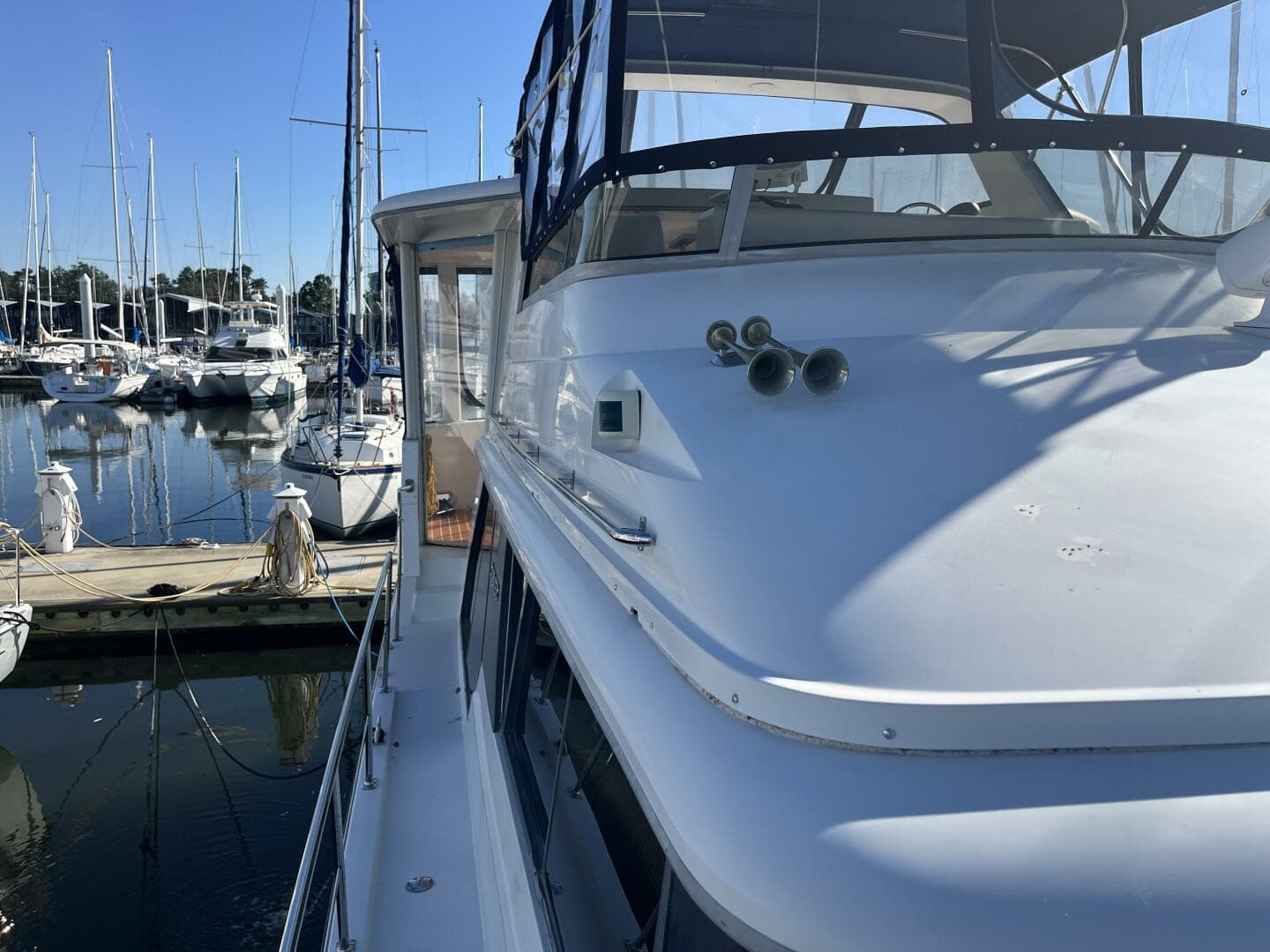 1995 Carver 440 Aft Cabin — photo 59