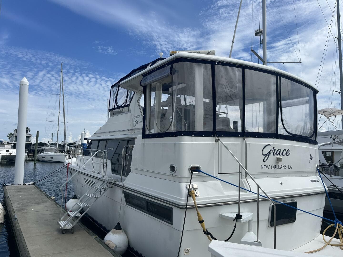 1995 Carver 440 Aft Cabin — photo 17