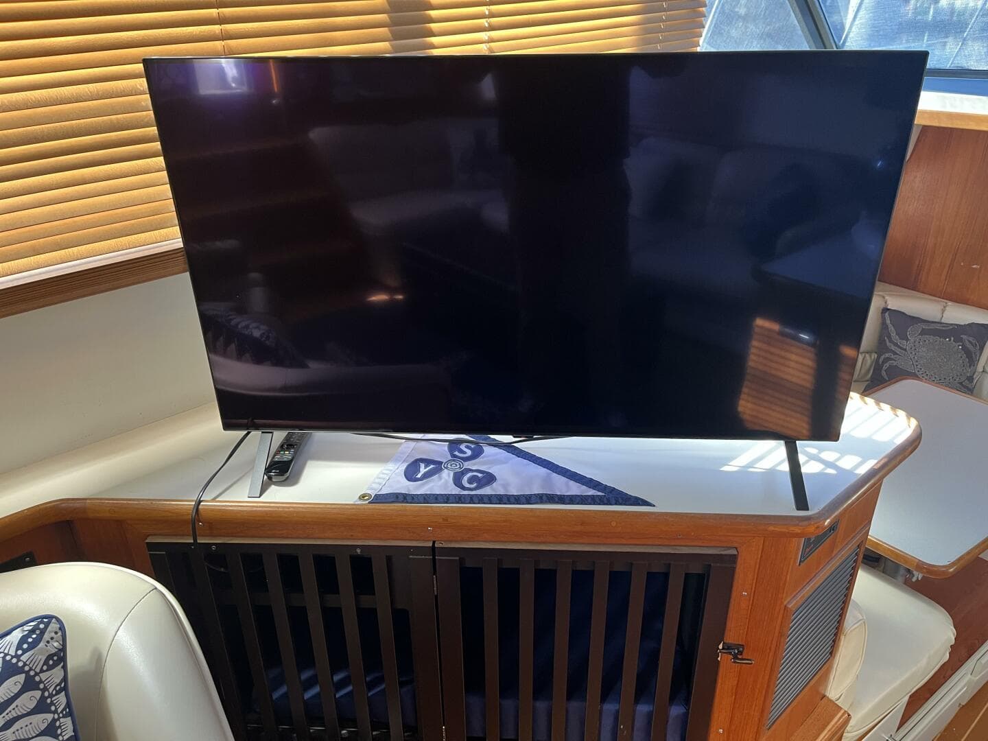 1995 Carver 440 Aft Cabin — photo 44