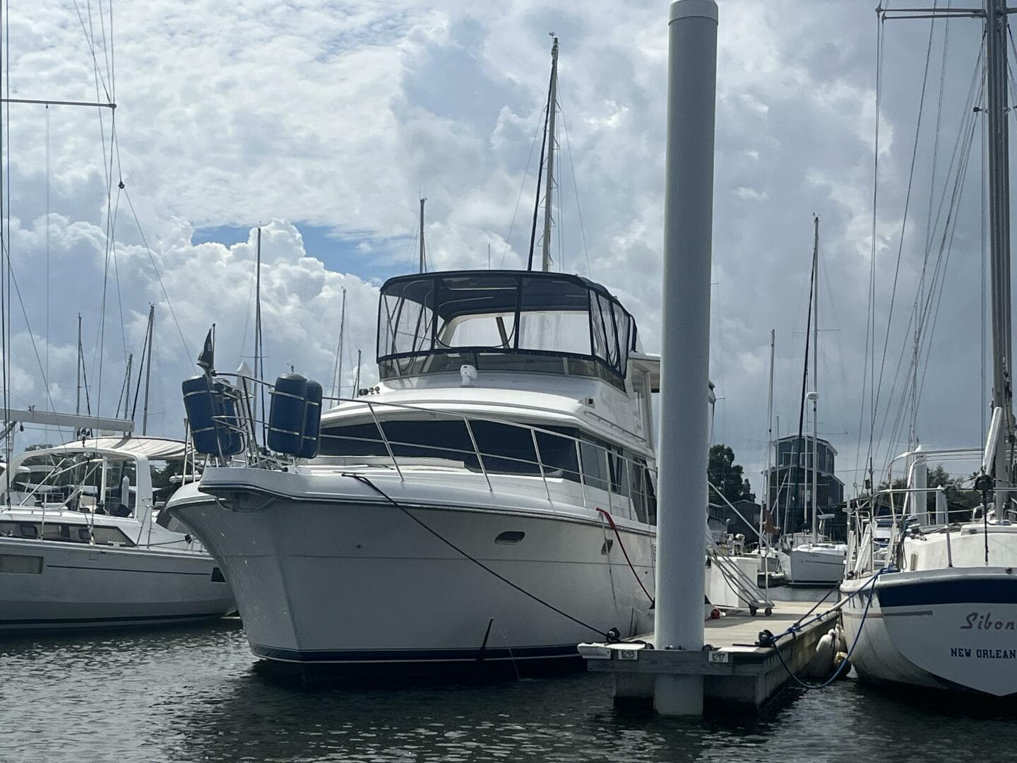 1995 Carver 440 Aft Cabin — photo 2